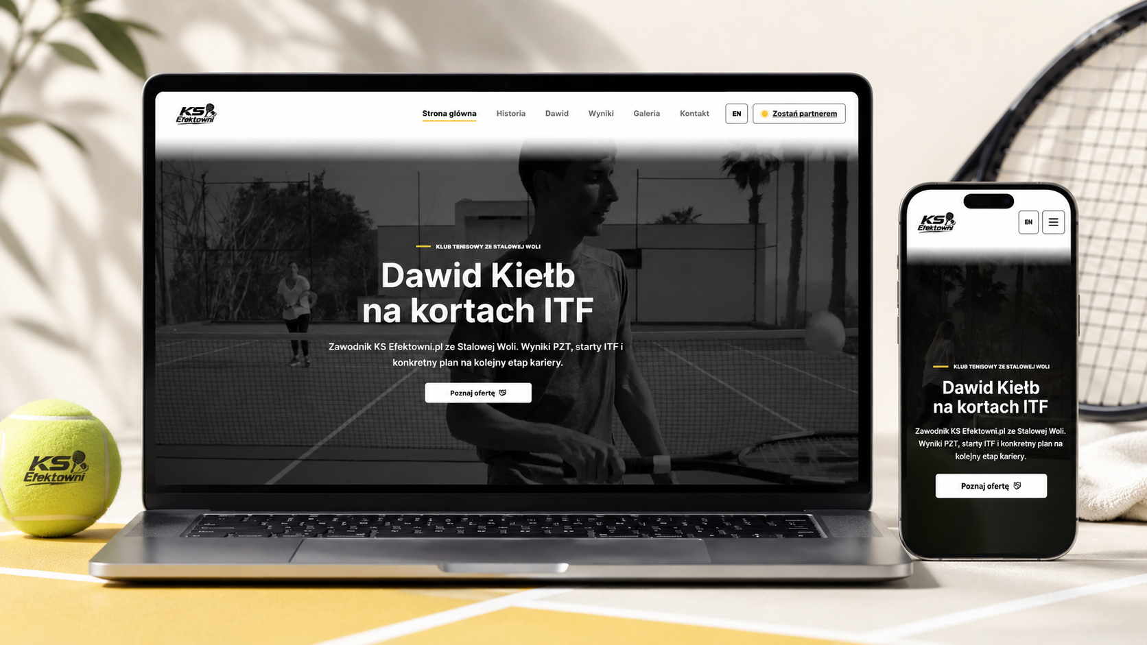 KS Efektowni na laptopie i telefonie: czarno-biała strona tenisowa z żółtymi akcentami, zdjęciem Dawida Kiełba i linkiem dla partnerów.